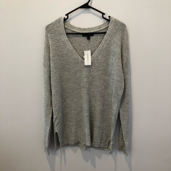 Banana Republic Gray V-Neck Sweater sz Medium - Picture 1 of 5